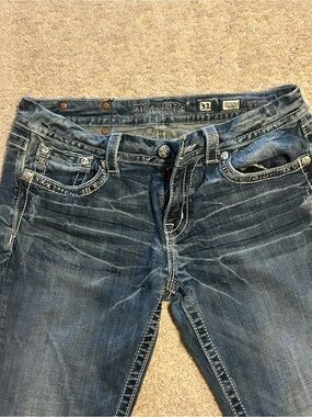 Miss Me Embroidered Back Pocket
Bootcut Jeans - Blue 37" inseam!
